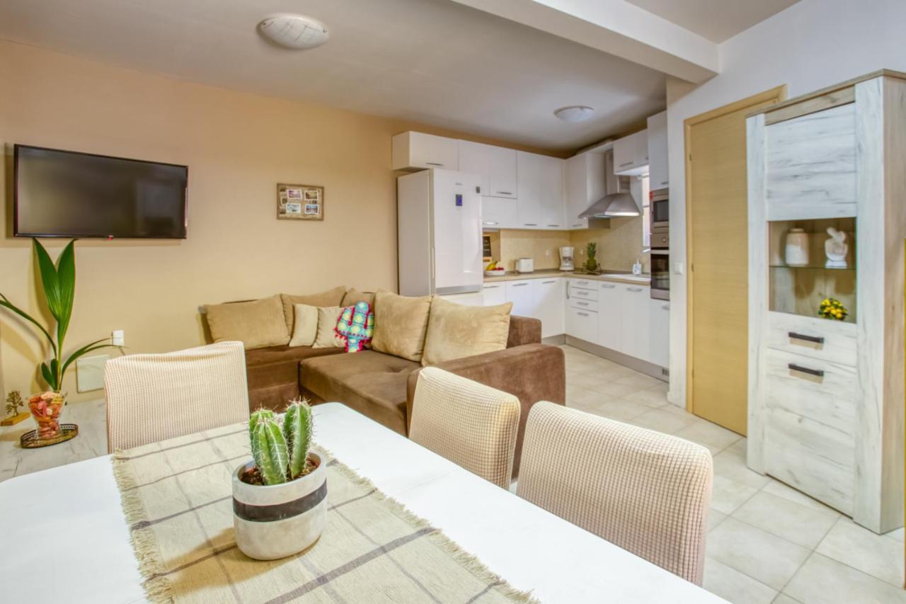 公寓 Aelia Apartment, New Port Mantouki